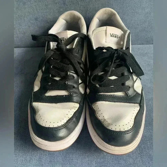 Unisex Black & White Vans Lowland Comfycush Leather Flying V Logo Low Top Shoes - Picture 2 of 10